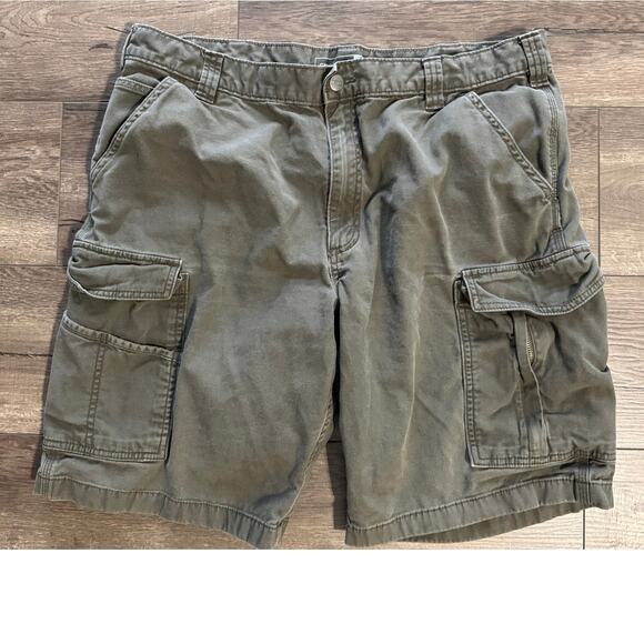 Carhartt‎ Relaxed Fit Olive Green Cargo Shorts Size 40 (flaw- read) - Picture 1 of 5